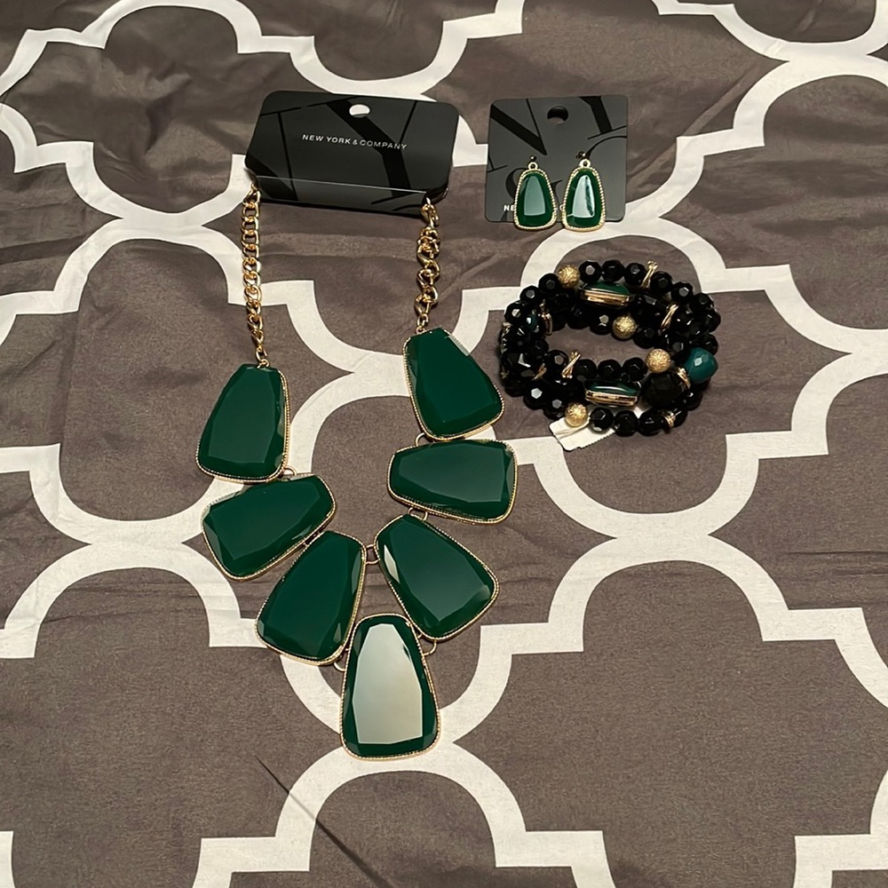 New York and Company matching necklace, earrings, bracelet set.